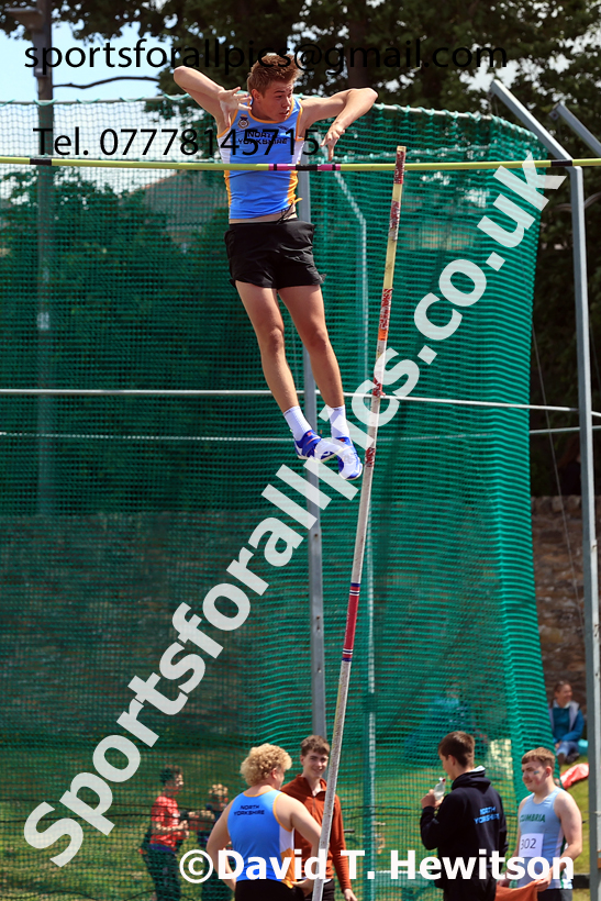 Pole Vault, 2026 Northern Schools Inter Counties, Wentworth, Hexham. Photo: David T. Hewitson/Sports for All Pics